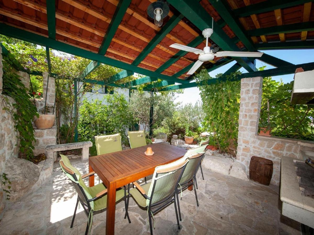 Luxurious Holiday Home In Makarska With Jacuzzi Exterior foto