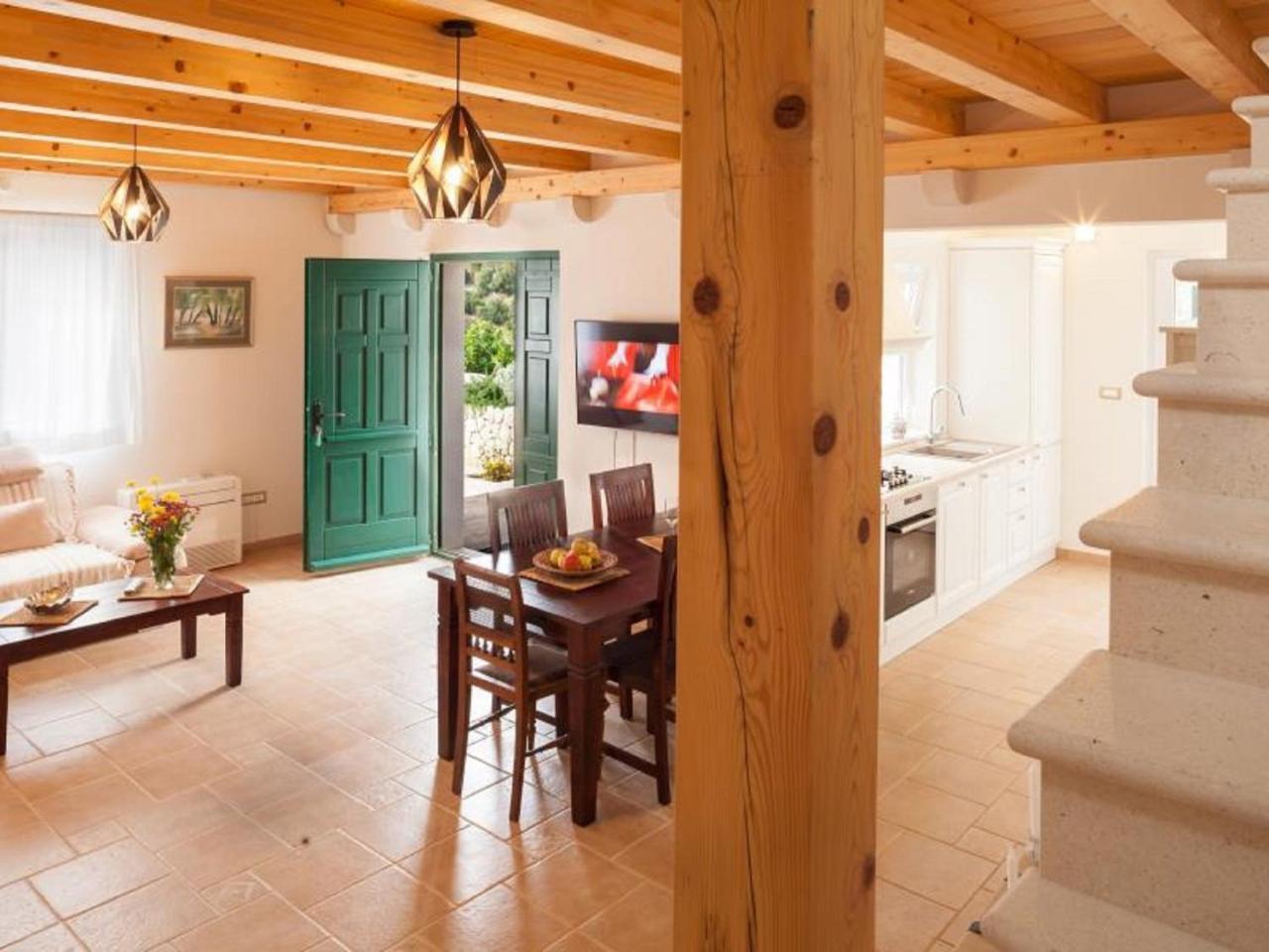 Luxurious Holiday Home In Makarska With Jacuzzi Exterior foto